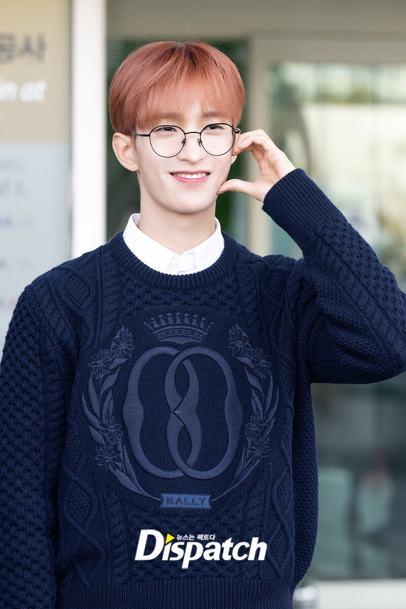 230223 SEVENTEEN DK at Incheon International Airport documents 4