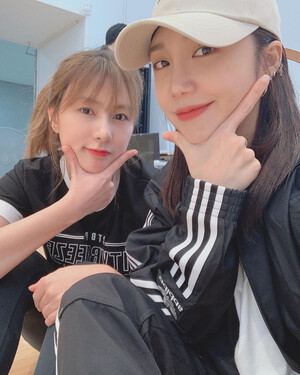 200127 Apink EUNJI instagram update with HAYOUNG