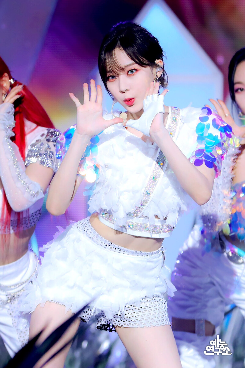 210605 aespa - 'Next Level' at Music Core documents 12