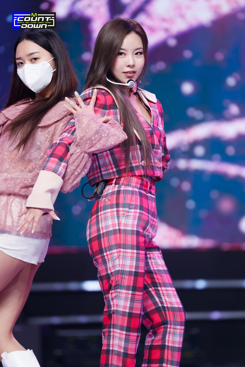 220127 Whee In - 'Make Me Happy' at M COUNTDOWN documents 24