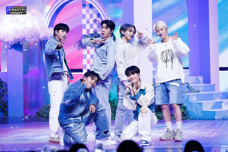 231012 ONF - 'Love Effect (바람이 분다)' at M COUNTDOWN documents 13