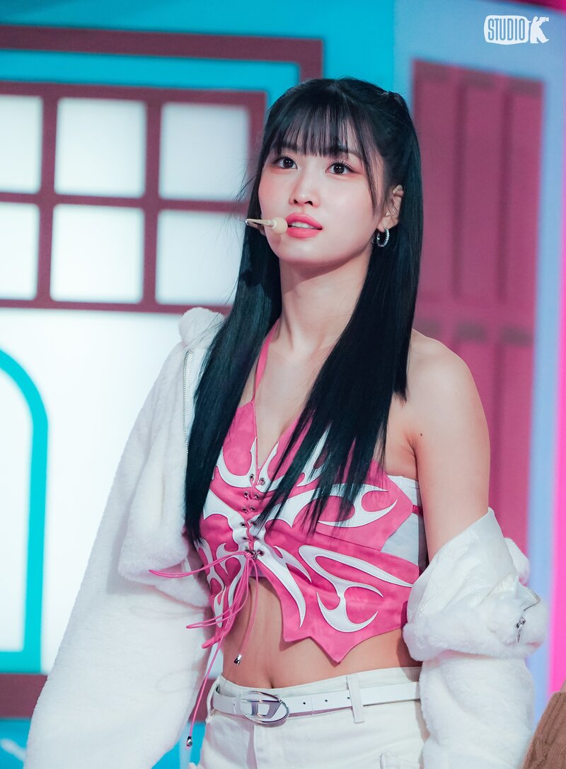 240222 - KBS Kpop Twitter Update with MOMO - 'SET ME FREE' Music Bank Behind Photo documents 1