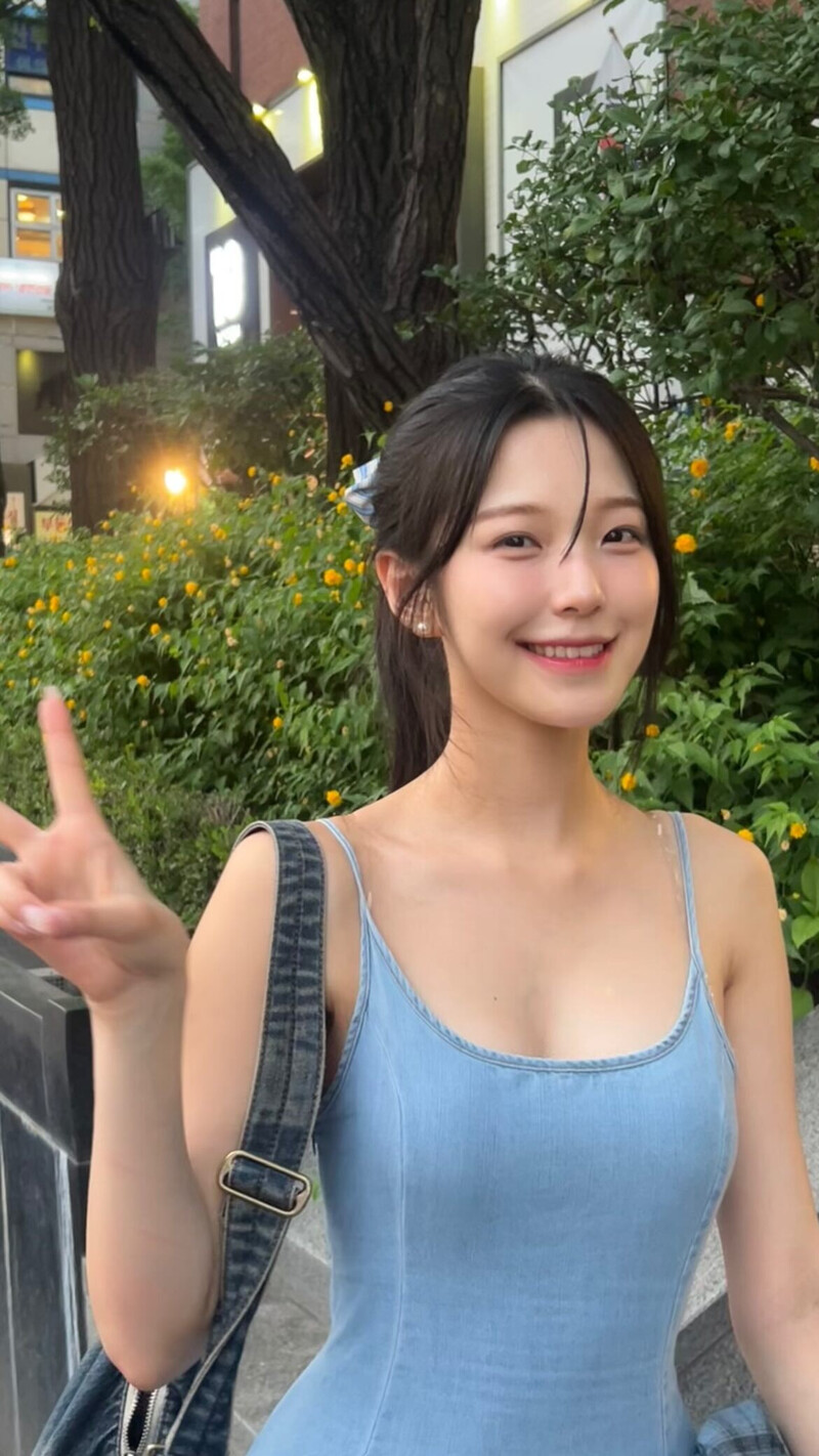 240803 fromis_9 Jiheon Instagram Update documents 1