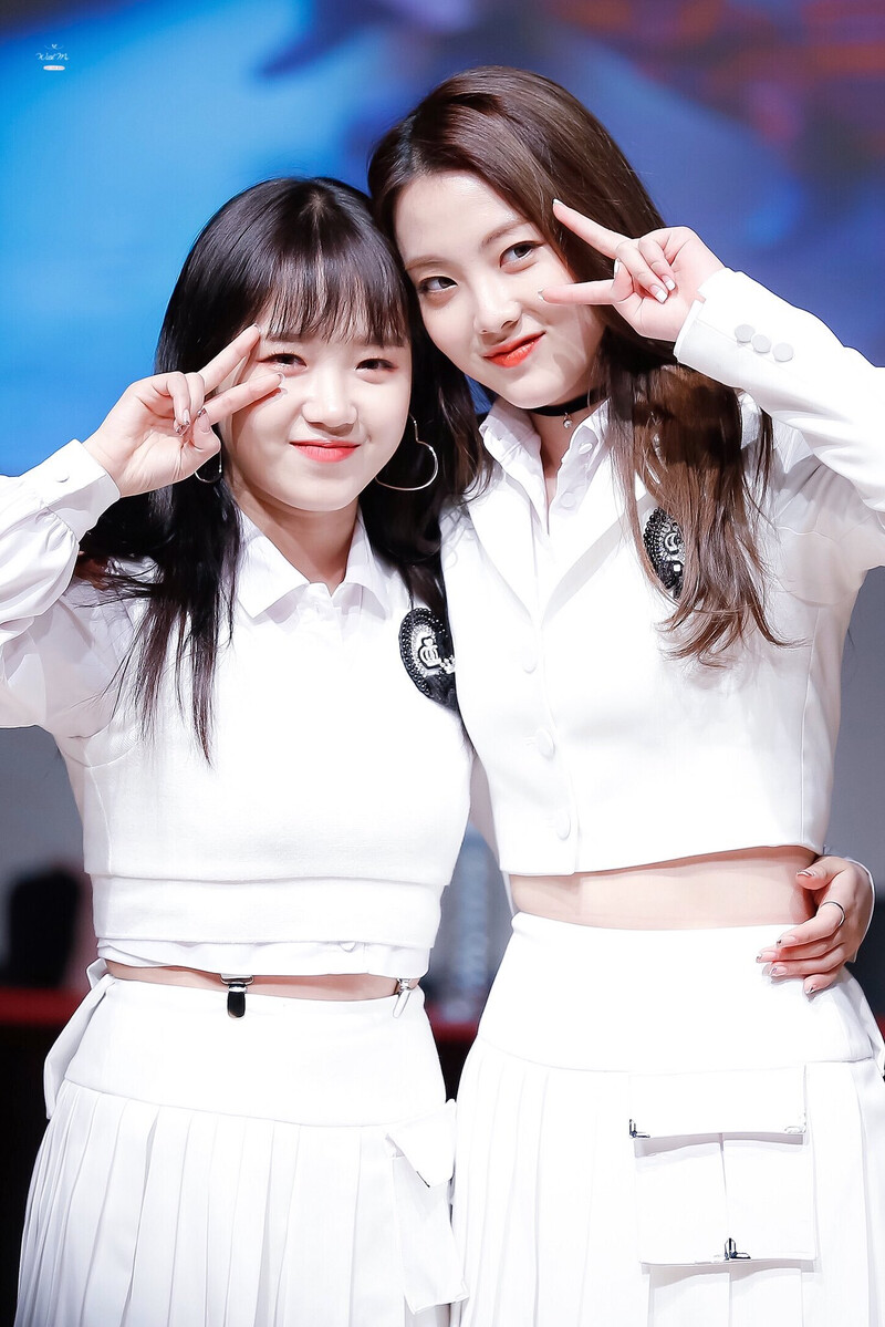 180317 Weki Meki at 'Lucky' Apgujeong Fansign documents 2