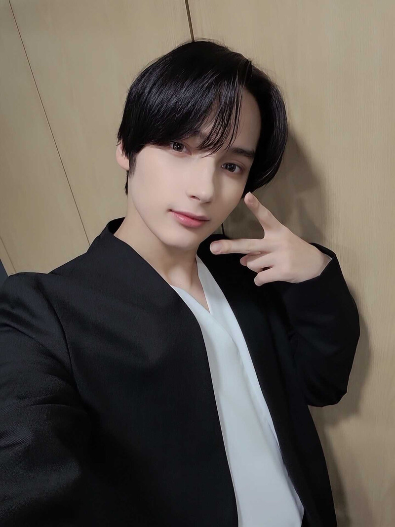 221008 TXT Twitter Update - Huening Kai documents 1