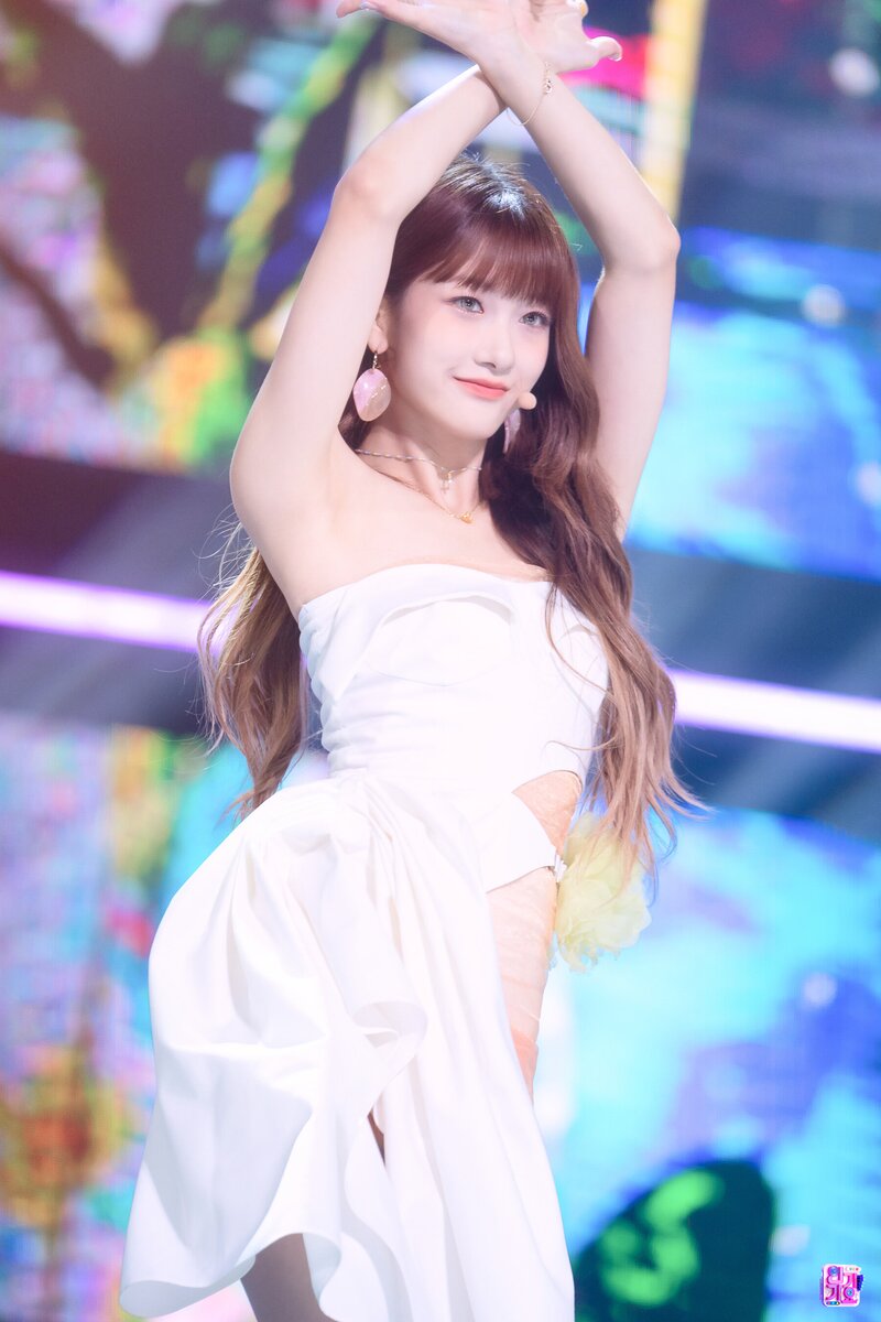 220710 fromis_9 Seoyeon - 'Stay This Way' at Inkigayo documents 8