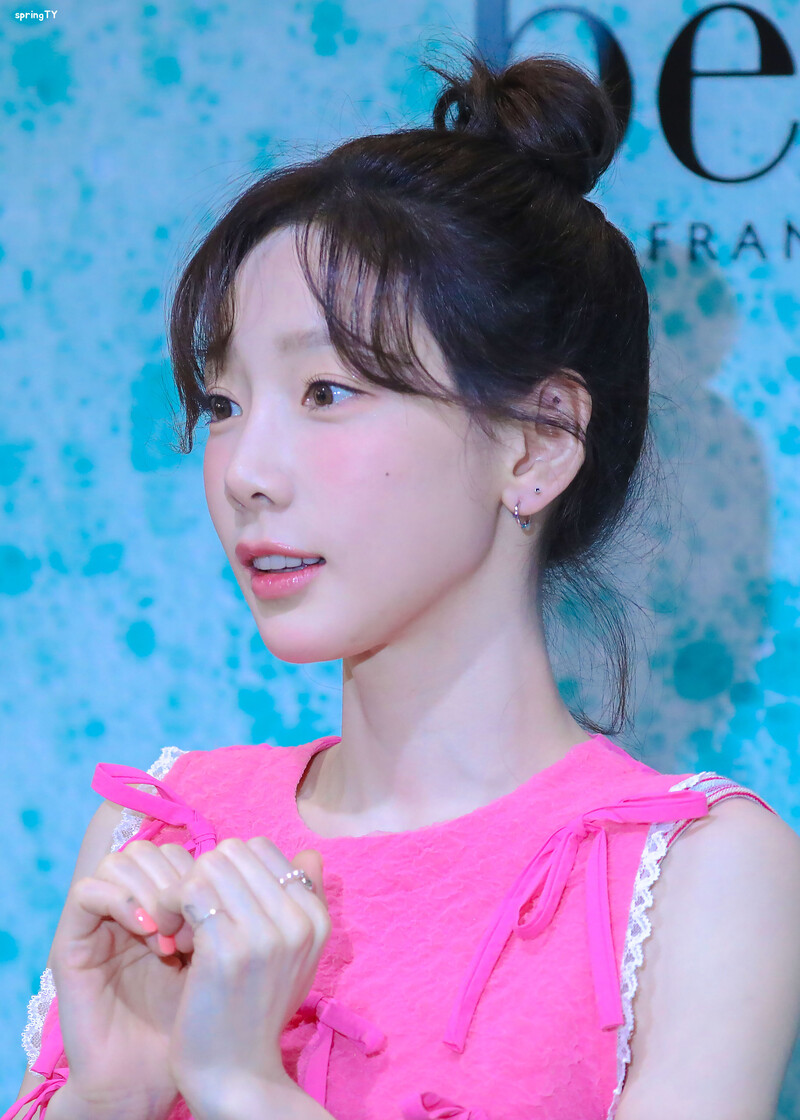 230330 Taeyeon - Benefit Pop-up Store Event documents 20