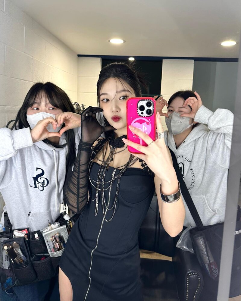 230331 Red Velvet Joy Instagram Update documents 5