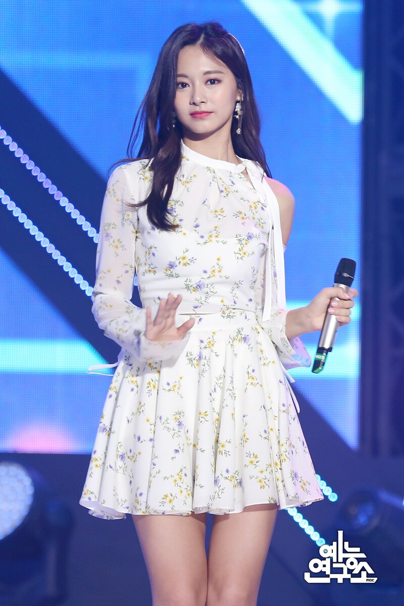 180421 TWICE Tzuyu - 'What is Love?' at Music Core documents 4