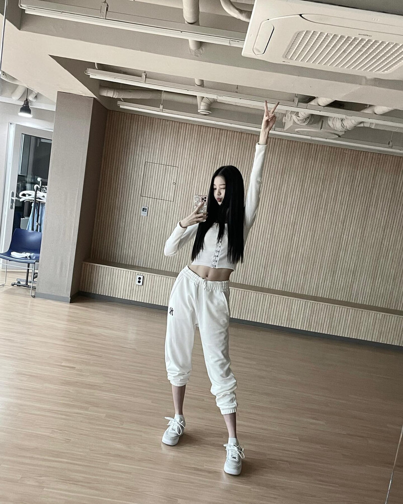 210730 Wonyoung Instagram Update documents 3