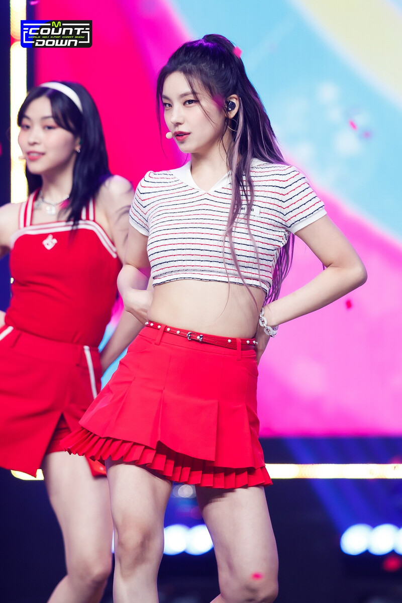 220728 ITZY Yeji - 'SNEAKERS' at M Countdown documents 11