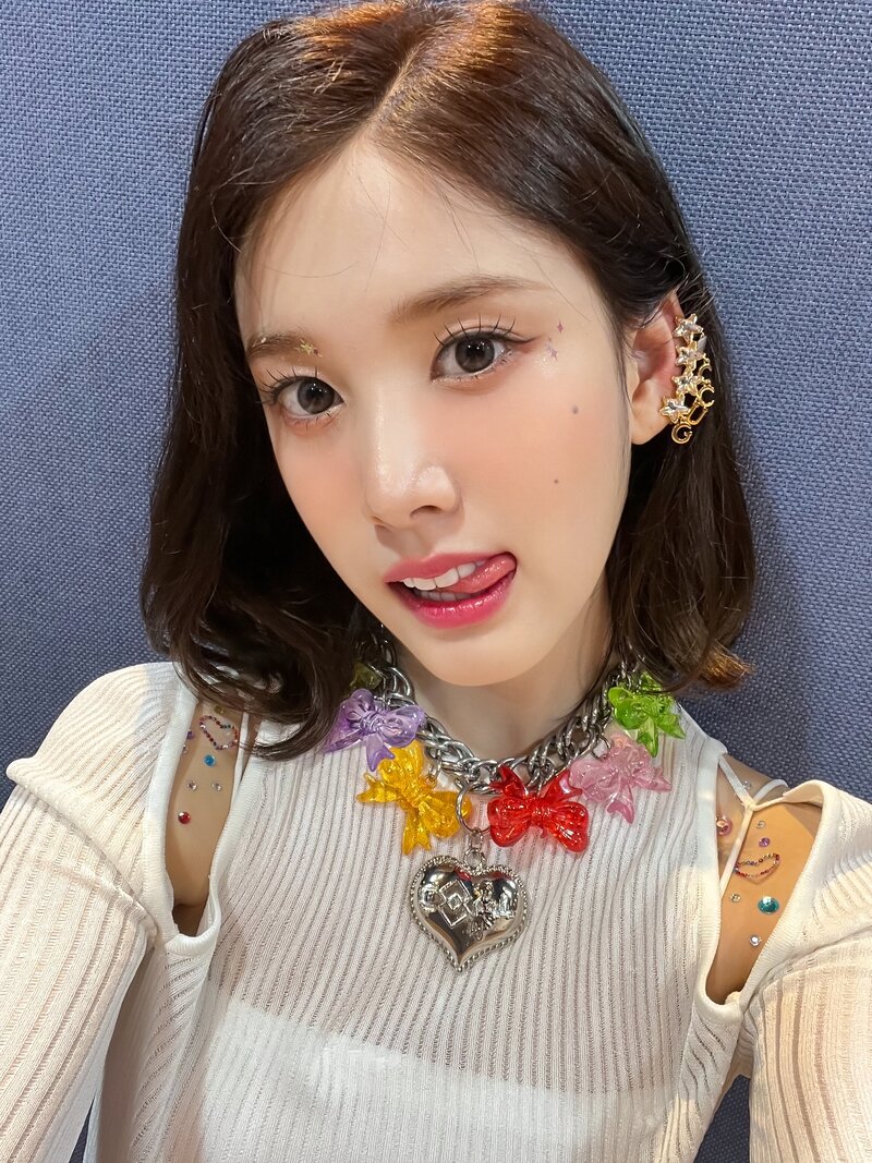 220818 Hi-Up Naver Post - 'BEAUTIFUL MONSTER' Music Show Selca Collection #1 documents 12