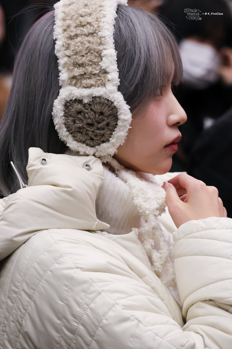 241226 TWICE Mina at Gimpo International Airport documents 7