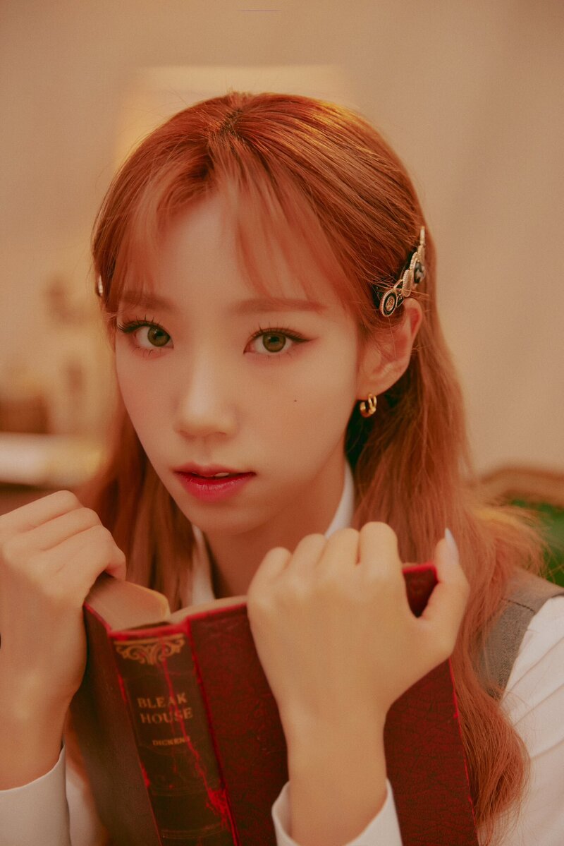 WJSN for Universe 'Replay Wjsn - Save Me, Save You' Photoshoot 2022 documents 7