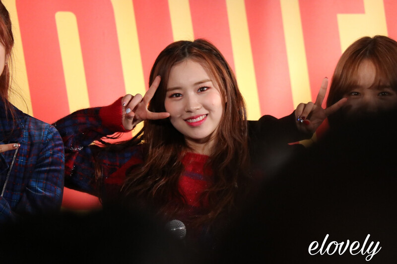 171208 Weki Meki Elly at Shibuya Tower Records documents 1