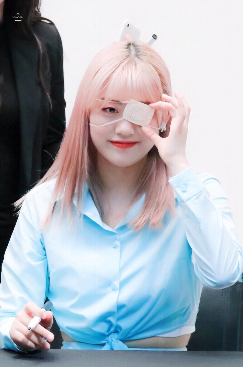 180415 Weki Meki Lua at Bundang 'Lucky' Fansign documents 2