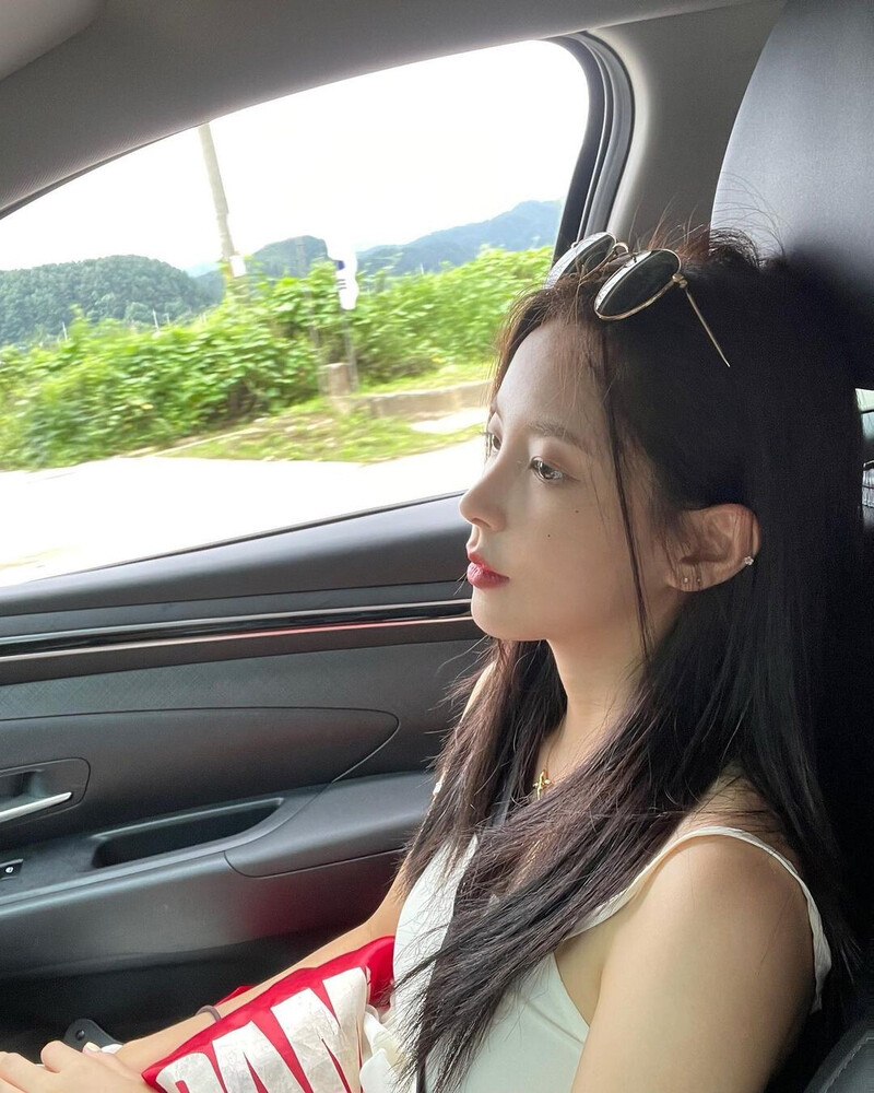 220821 Shin Suhyun Instagram Update documents 7