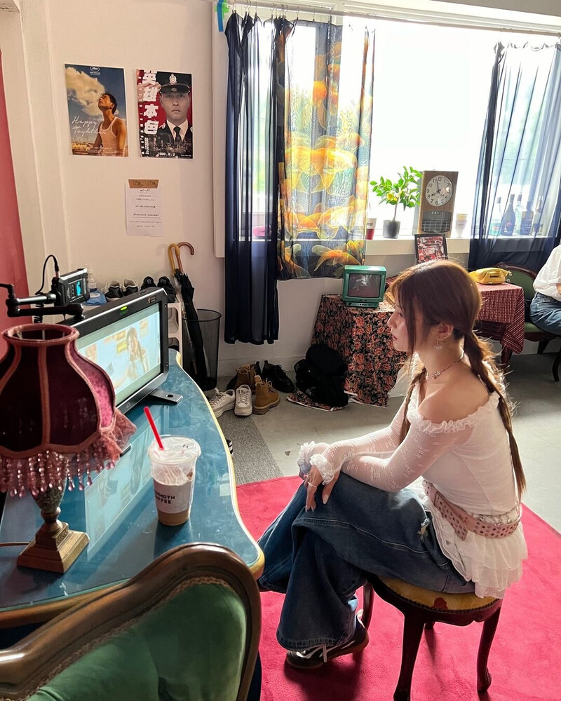 240627 CHORONG Instagram update - behind scenes of upcoming song FALLIN' documents 8