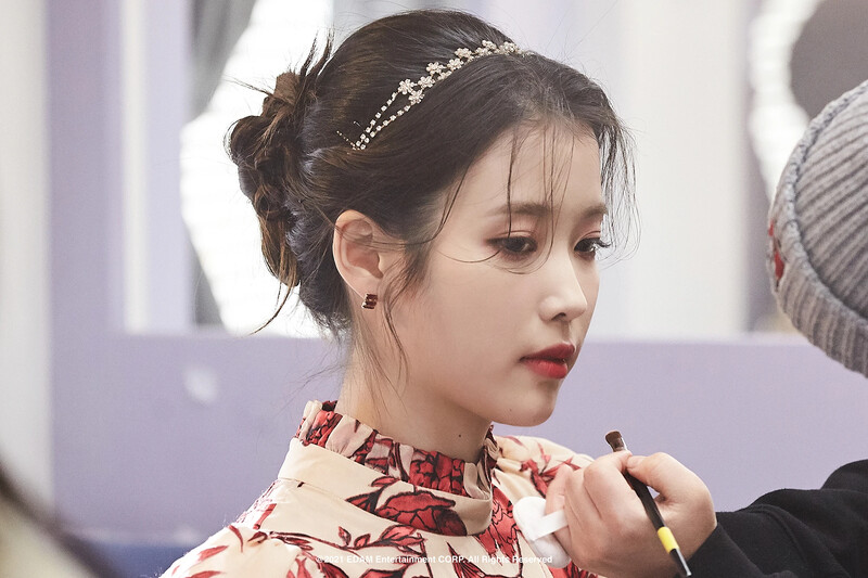 210326 Edam Naver Post - IU 'LILAC' Music Video Behind documents 10