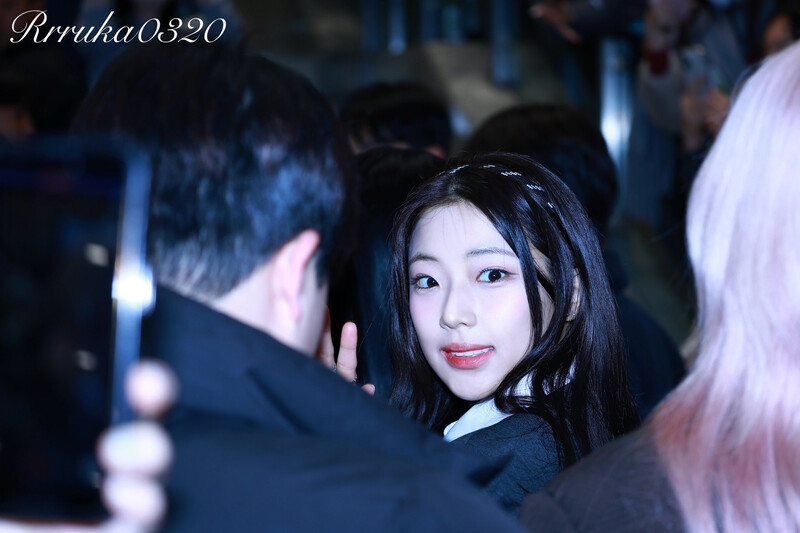 241226 BABYMONSTER Ruka at Gimpo International Airport documents 2