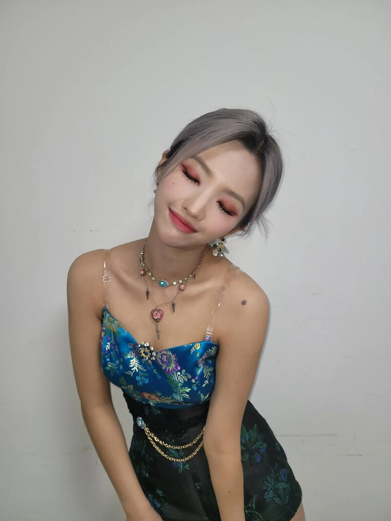 G_I_DLE-EsVTz_XU4AQZNuE-20210122-05-30.jpg