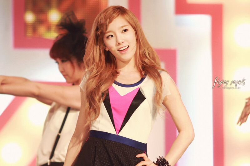 120515 Girls' Generation-TTS Taeyeon at Show! Champion documents 1