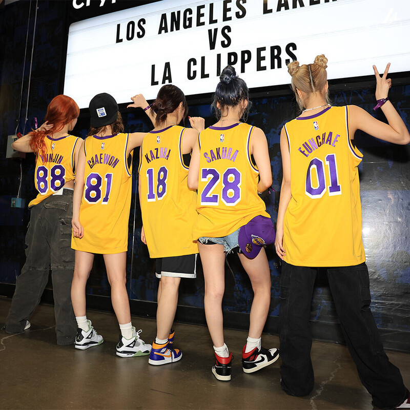 231102 - Los Angeles Lakers Twitter Update with LE SSERAFIM documents 2