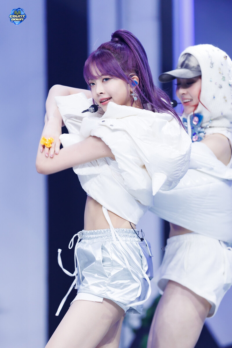 240222 LE SSERAFIM Eunchae - 'EASY' and 'Swan Song' at M Countdown documents 8