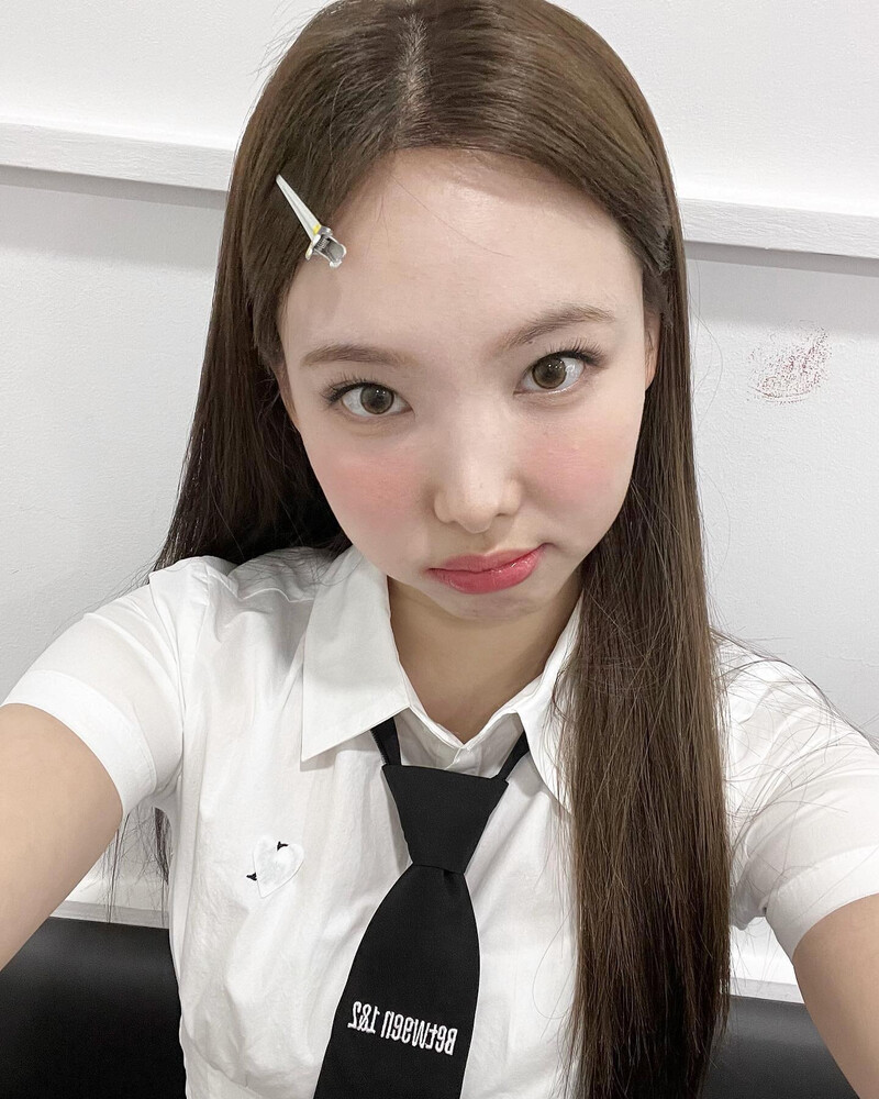 220902 TWICE Nayeon Instagram Update documents 4