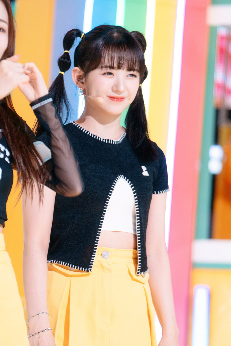 220703 Kep1er Mashiro 'Up!' at Inkigayo documents 26