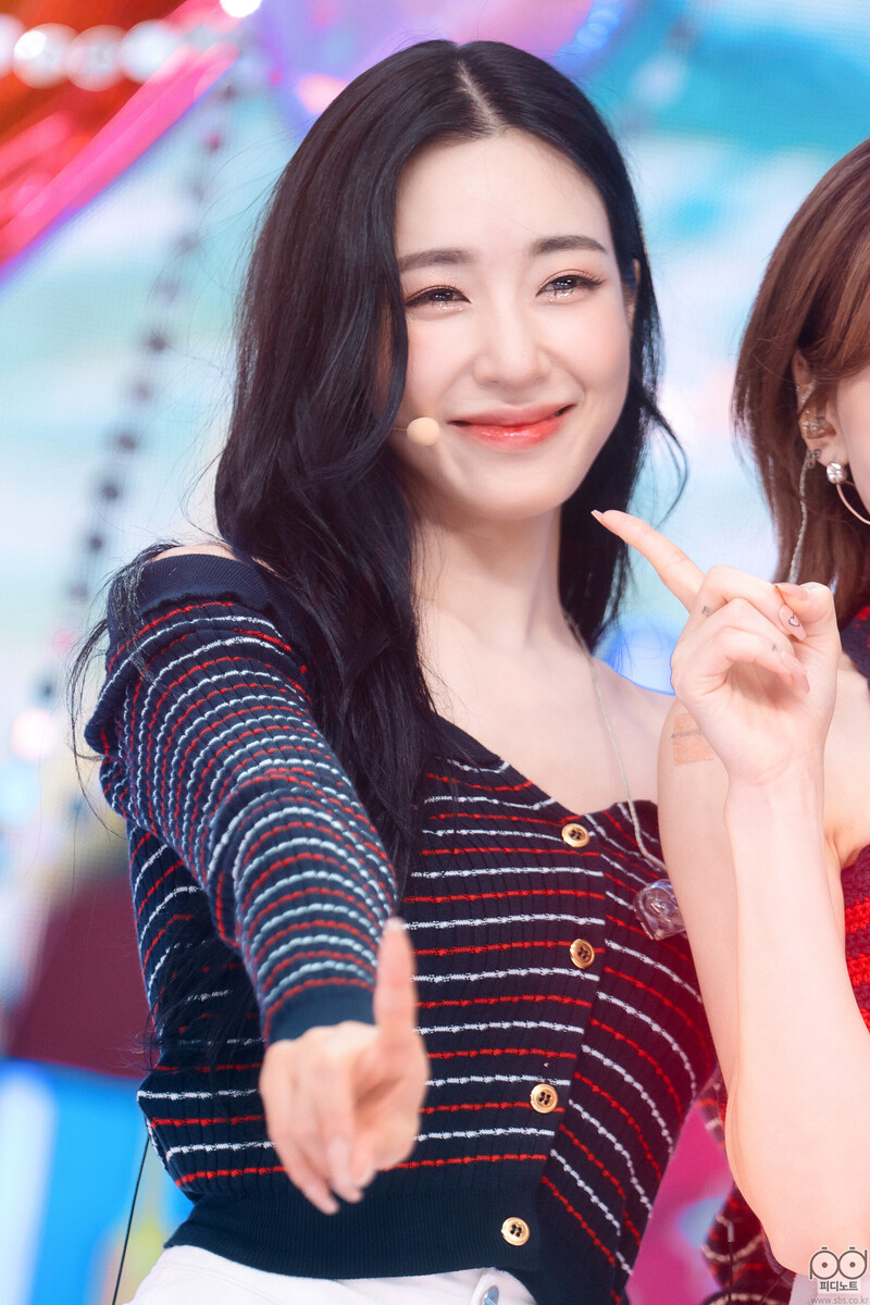 220821 Girls' Generation Tiffany - 'FOREVER 1' at Inkigayo | kpopping