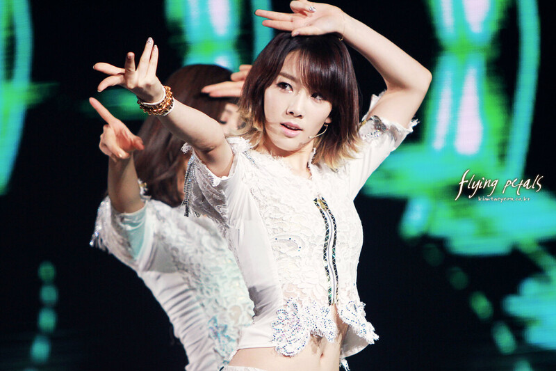 110909-10 Girls' Generation Taeyeon at Girls' Generation 2011 Tour in Taiwan documents 9