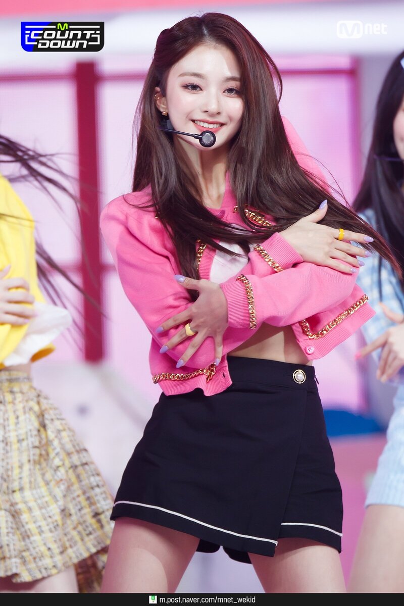 210902 fromis_9 - 'Talk & Talk' at M Countdown documents 23