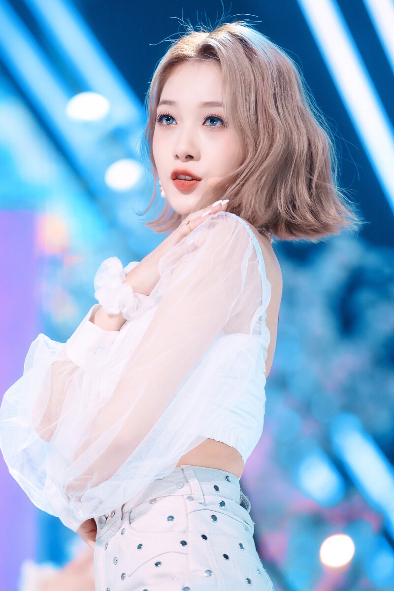 220123 fromis_9 Seoyeon - 'DM' at Inkigayo documents 5