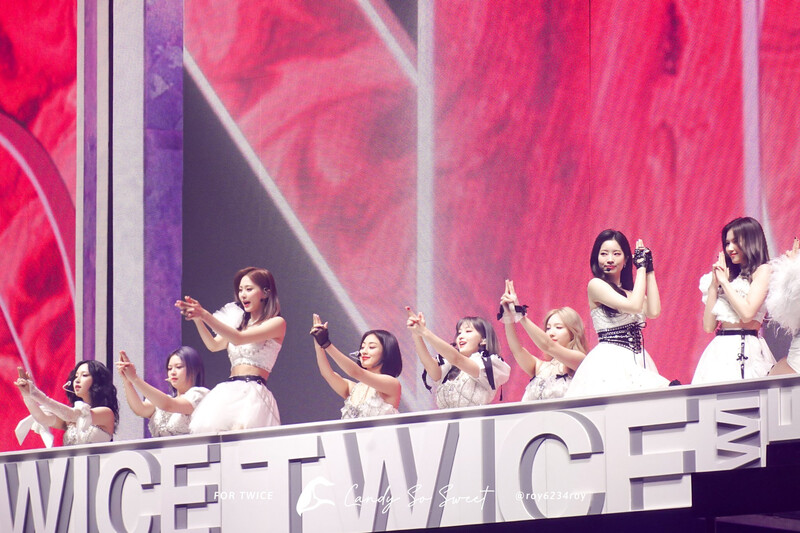 220514 TWICE - 4th World Tour ‘Ⅲ’ Encore in Los Angeles Day 1 documents 4