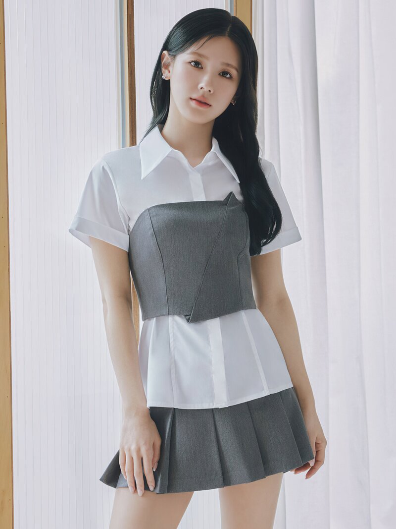 (G)I-DLE Miyeon for CTBRZ 2023 SS Collection documents 25