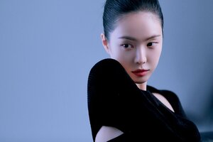 211029 YG Stage Naver Post - Naeun's Marie Claire Photoshoot Behind