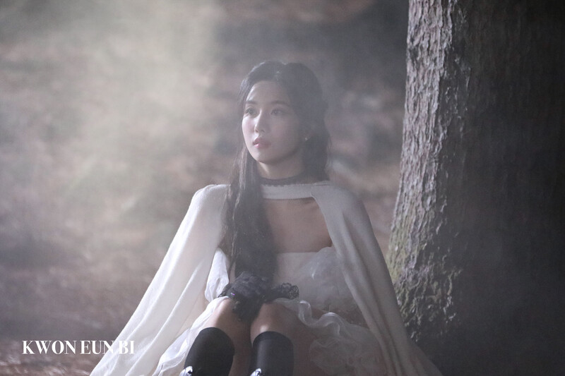 220315 Woollim Naver - Kwon Eunbi 'ESPER' MV Behind documents 12