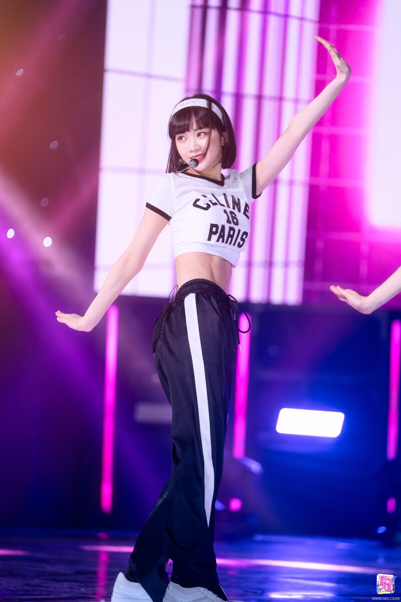 220529 LE SSERAFIM Chaewon - 'FEARLESS' at Inkigayo documents 11