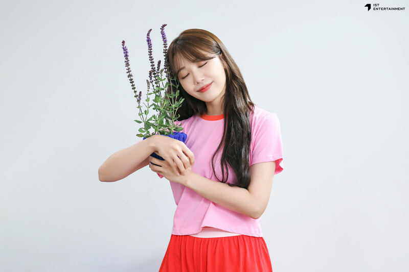 230612 IST Naver post- EUNJI 'Nareun Lookbook'  behind documents 23