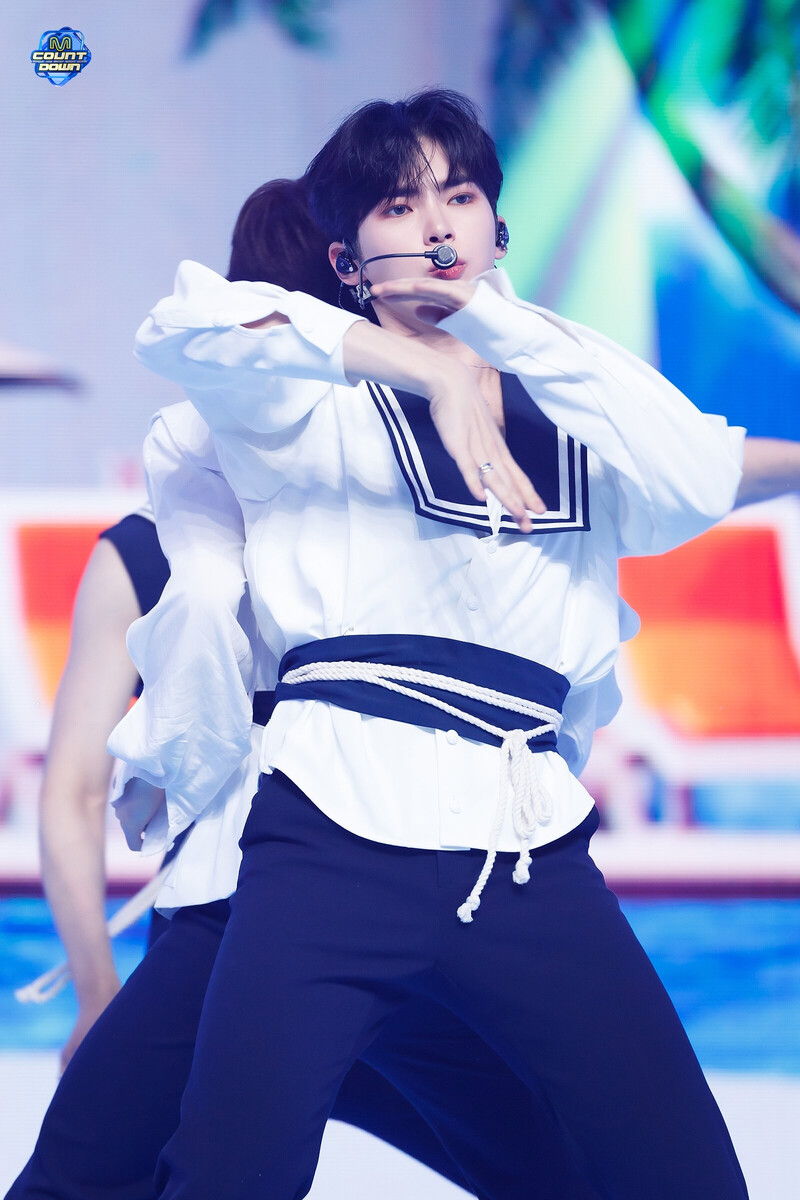 240425 ZEROBASEONE Hanbin - 'SWEAT' at M Countdown documents 13