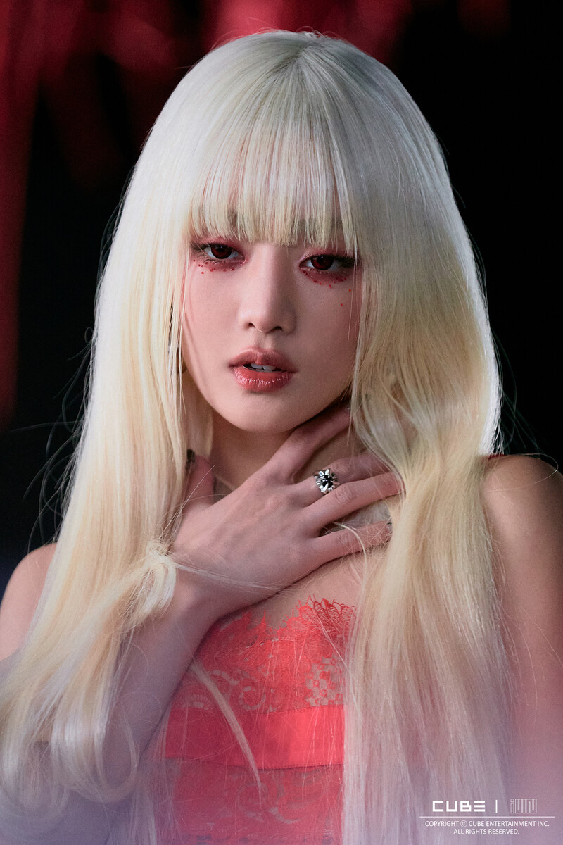 MINNIE 'Blind Eyes Red' MV - Behind Photos documents 1