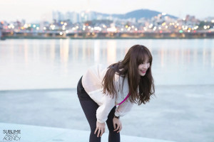 201209 Sublime Artist Naver Post - Hani 'Running Girls' Behind
