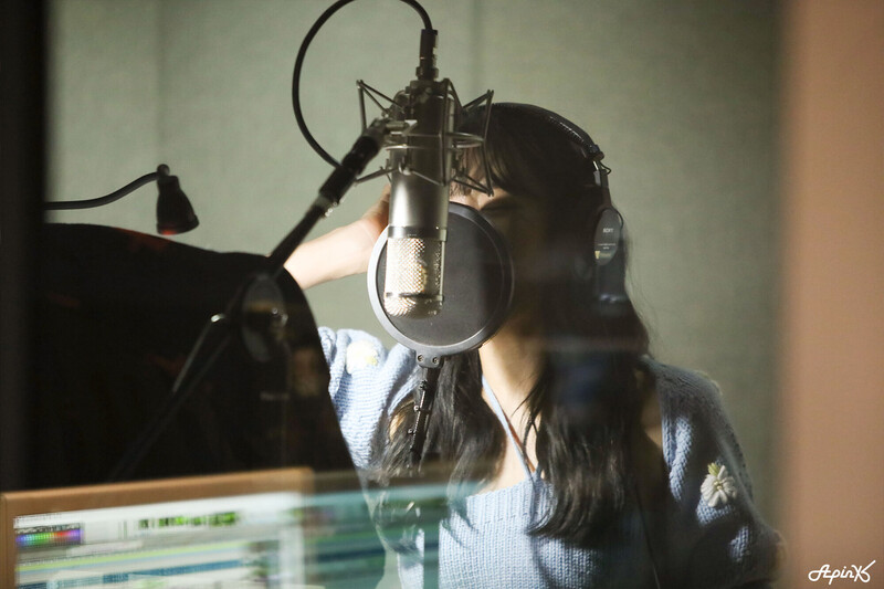 220420 IST Naver post - APINK 'I want you to be happy' recording behind documents 9