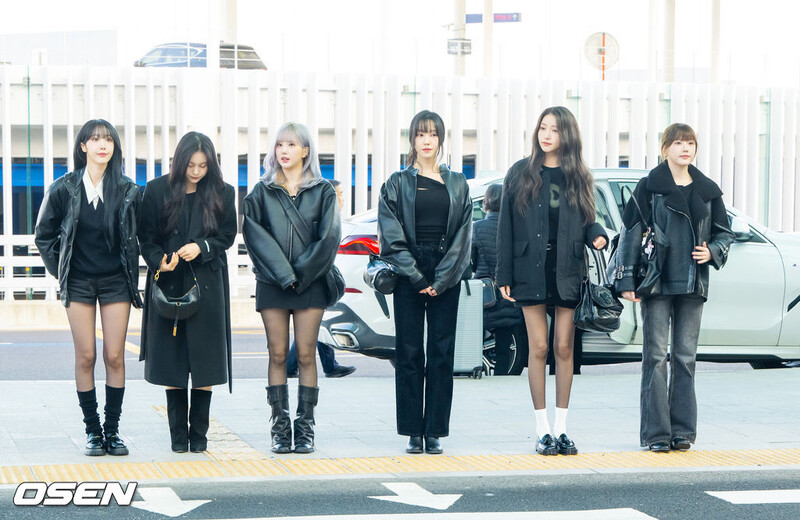 250102 GFRIEND at Incheon International Airport documents 4