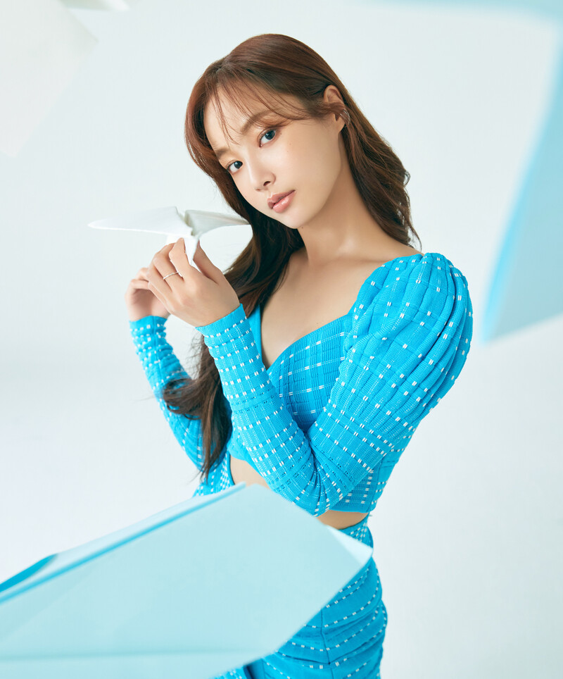 Ex-MOMOLAND Yeonwoo for Singles Magazine August 2022 Issue documents 6