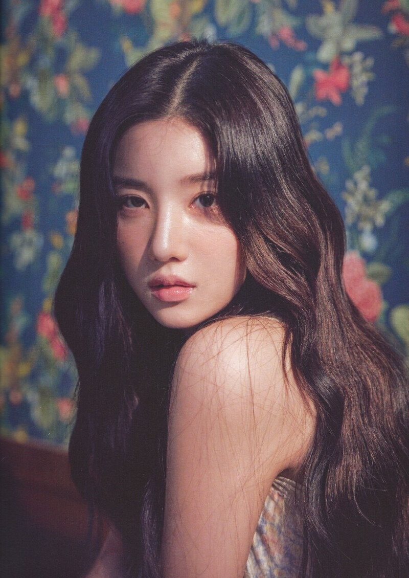 Kwon Eunbi - The First Photobook 'Silver Rain' (Scans) documents 11