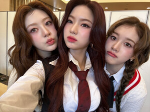 250125 - STAYC Members Twitter Update with ISA, SEEUN n J