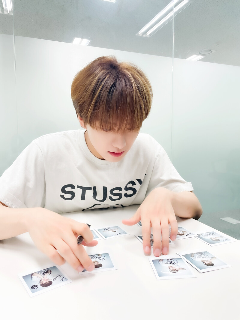 20230705 - Twitter Update - JUST B PHOTO BOOK B - CUT documents 1