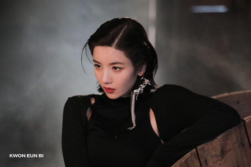 220328 Woollim Naver - Kwon Eunbi - 'Color' Jacket Behind documents 3